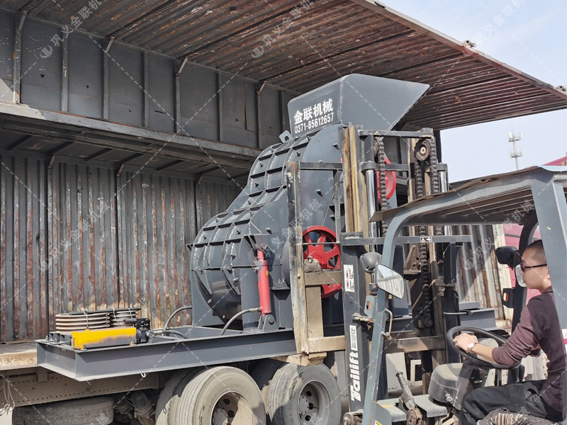 中型雙級粉碎機設(shè)備發(fā)貨圖片