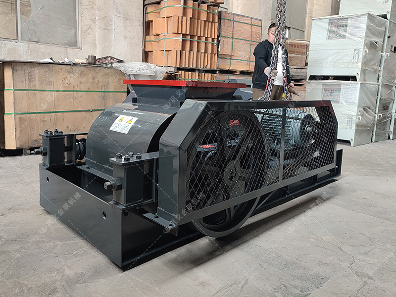 2PGC400X400小型雙齒輥破碎機發(fā)往山西陽泉破碎煤炭